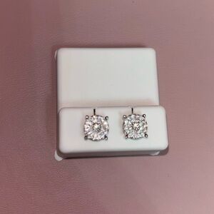 Elegant sterling Silver 925 Stud Earrings with moissanite